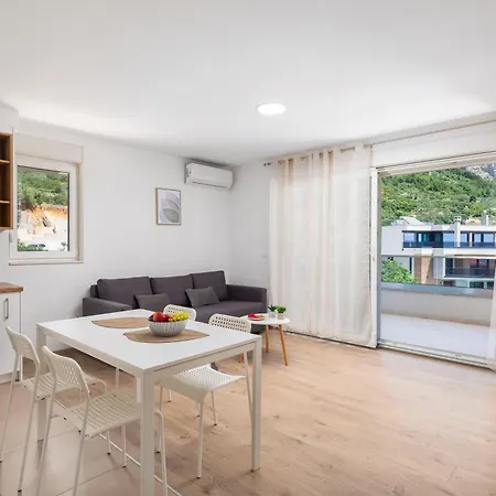 Il Mar - New With Garage