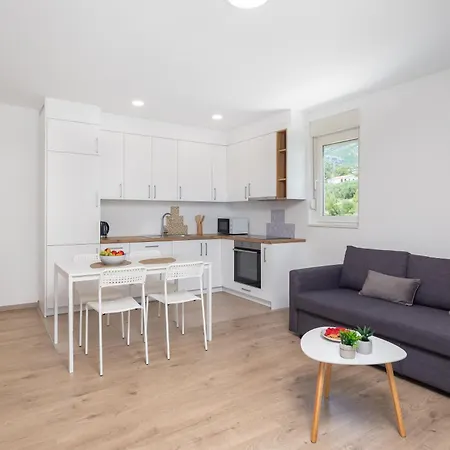 Apartment Il Mar - New With Garage Makarska
