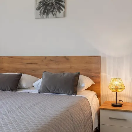Il Mar - New With Garage *