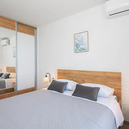 Il Mar - New With Garage Apartment Makarska