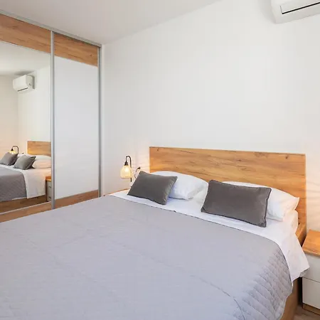 Apartment Il Mar - New With Garage Makarska