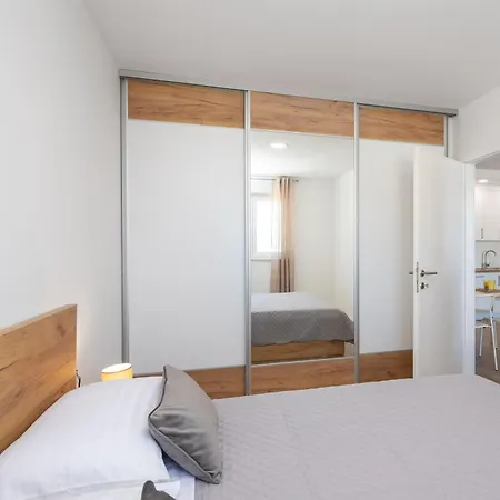 Il Mar - New With Garage *
